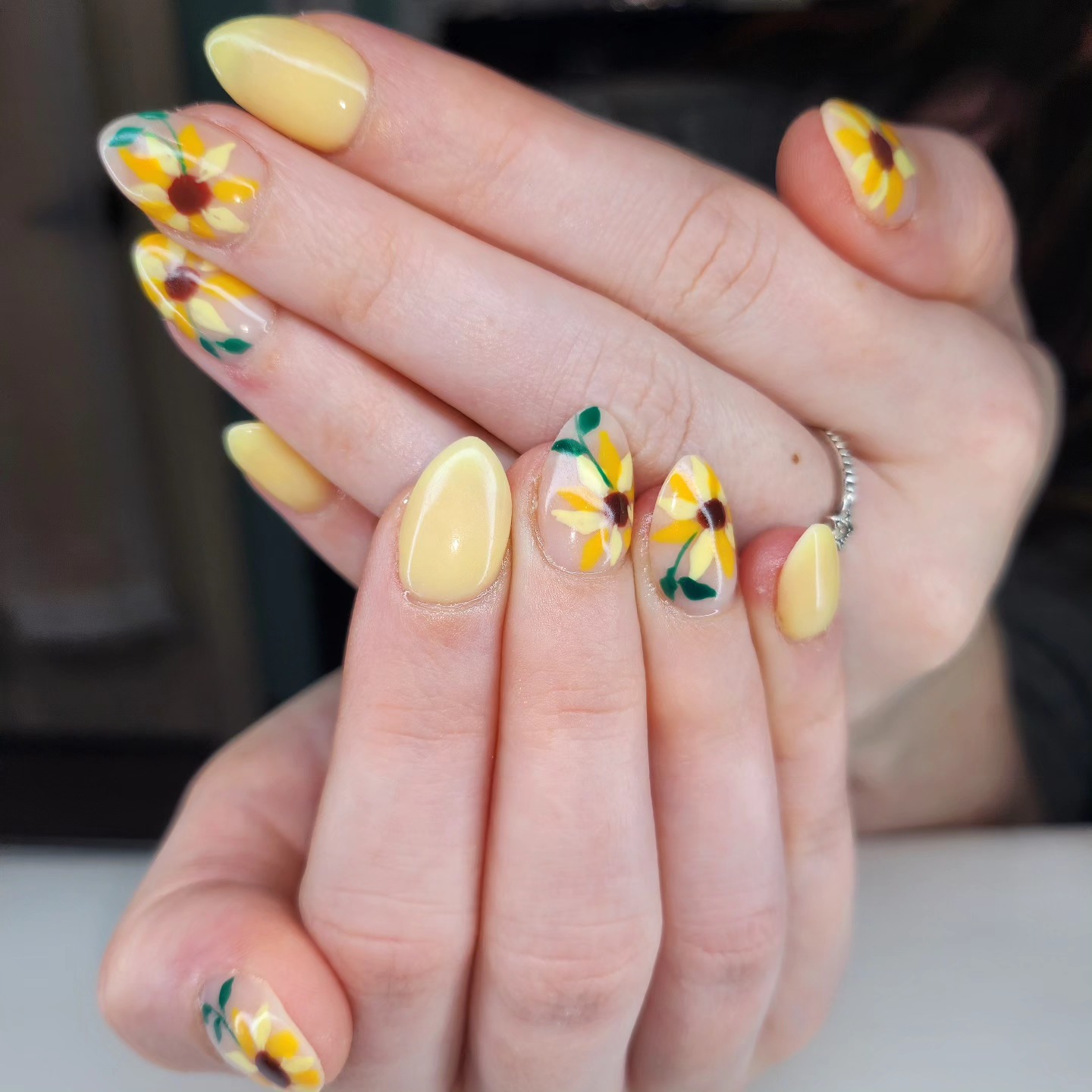 Yellow sunflower nails