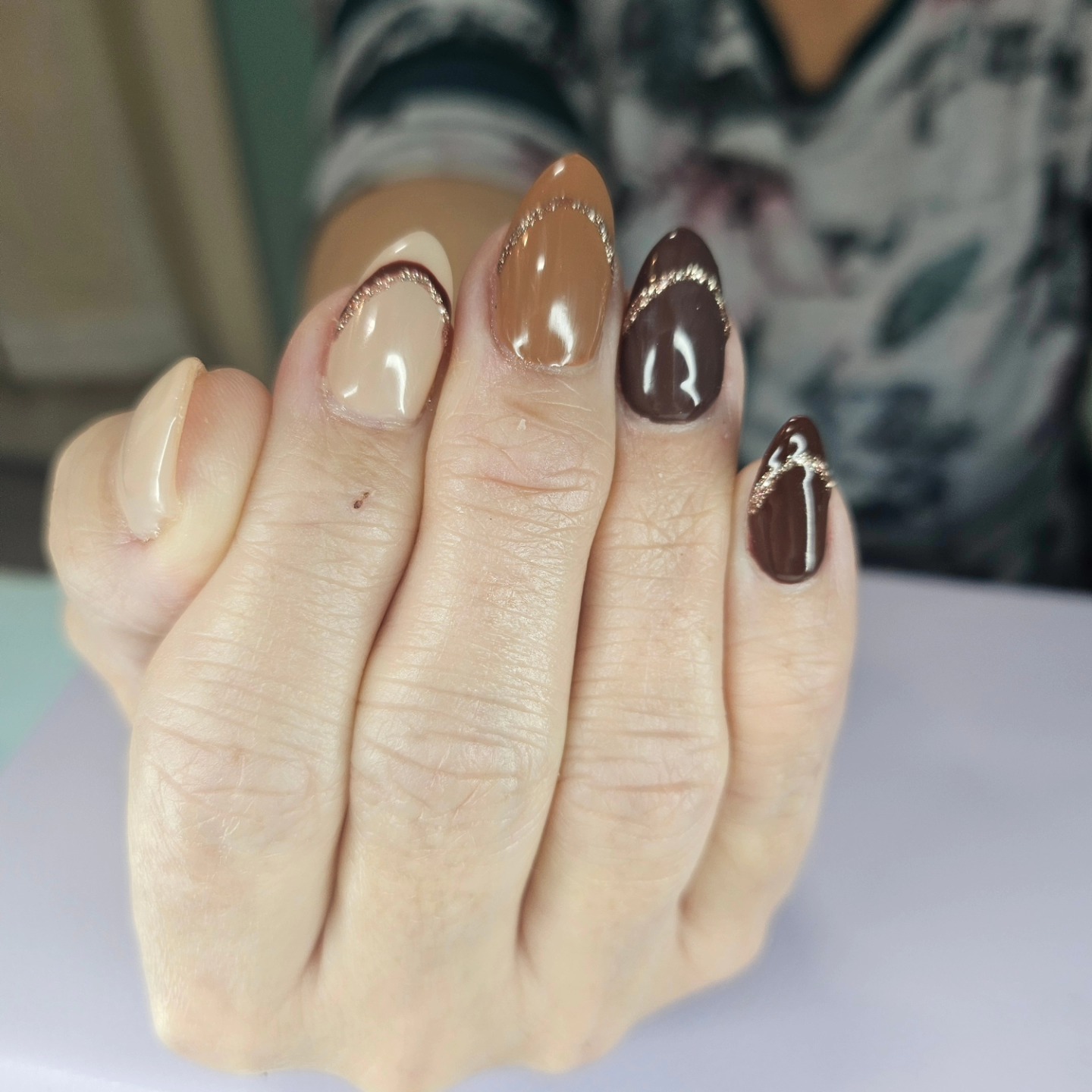 Brown ombre with glitter accent nails